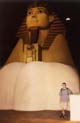 Las Vegas = Egyiptom (Hotel Luxor). A httrben az veg-piramis